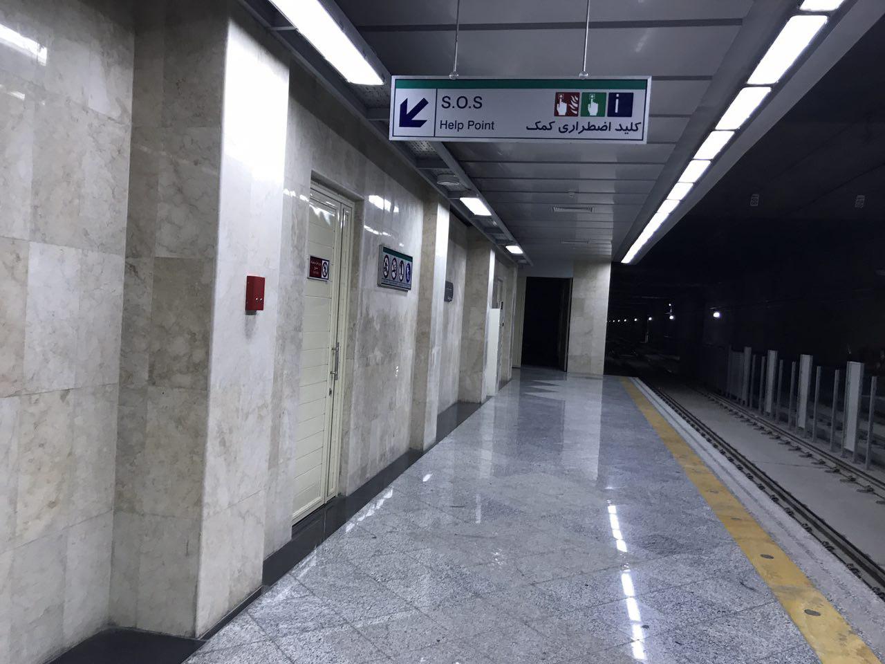 Puntos de ayuda - Proporcionar a los pasajeros servicios de emergencia e info...